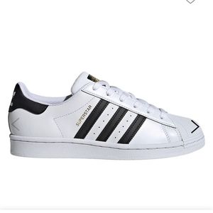EUC Adidas Superstar W7